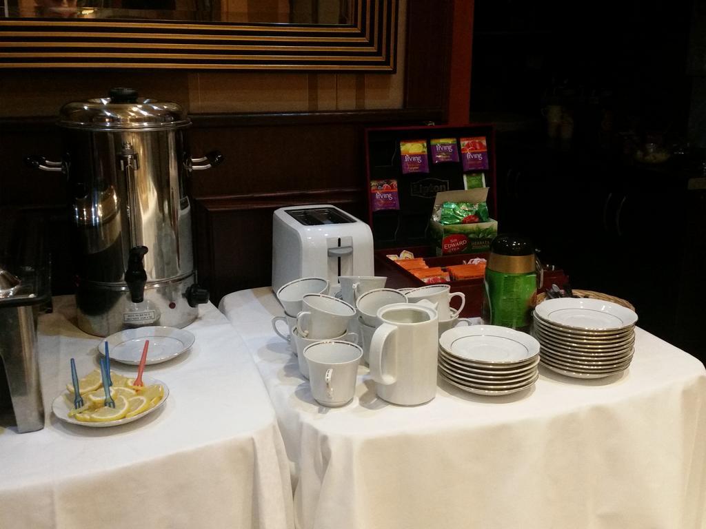 Hotel Texicana Sulechow Bagian luar foto