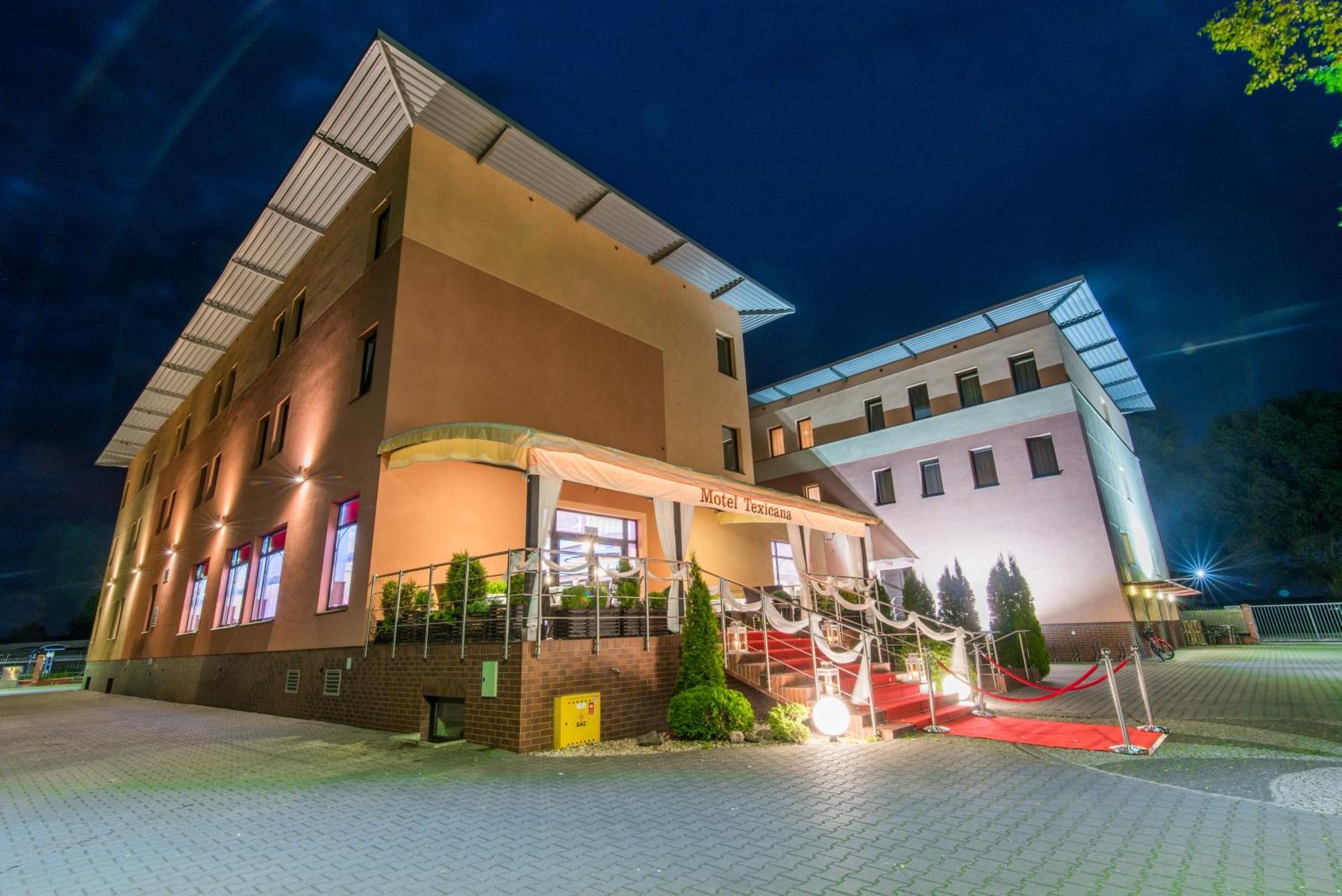 Hotel Texicana Sulechow Bagian luar foto