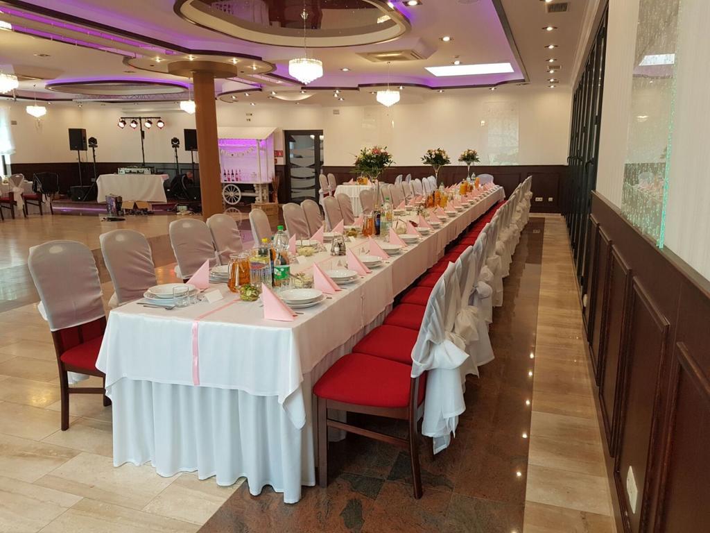 Hotel Texicana Sulechow Bagian luar foto