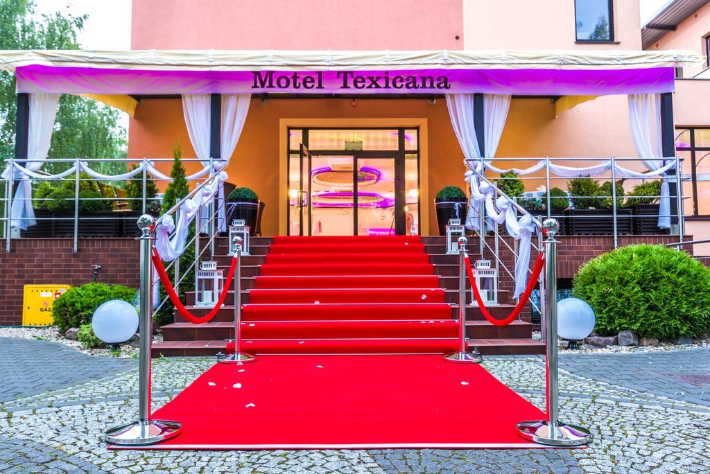 Hotel Texicana Sulechow Bagian luar foto