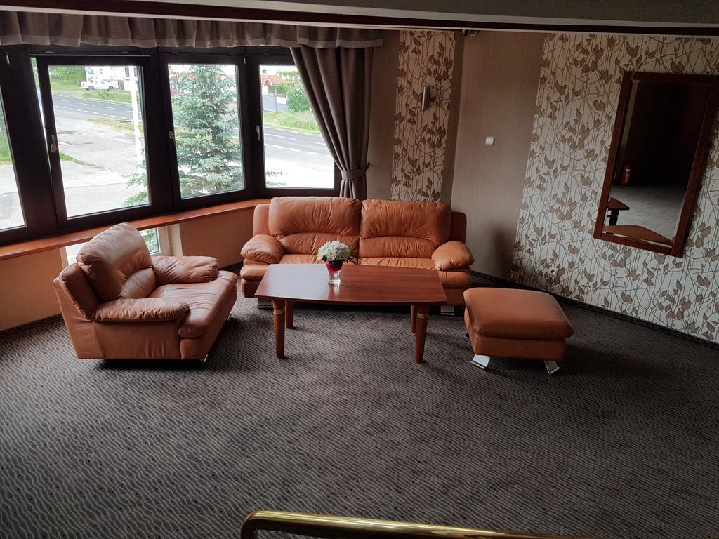 Hotel Texicana Sulechow Bagian luar foto