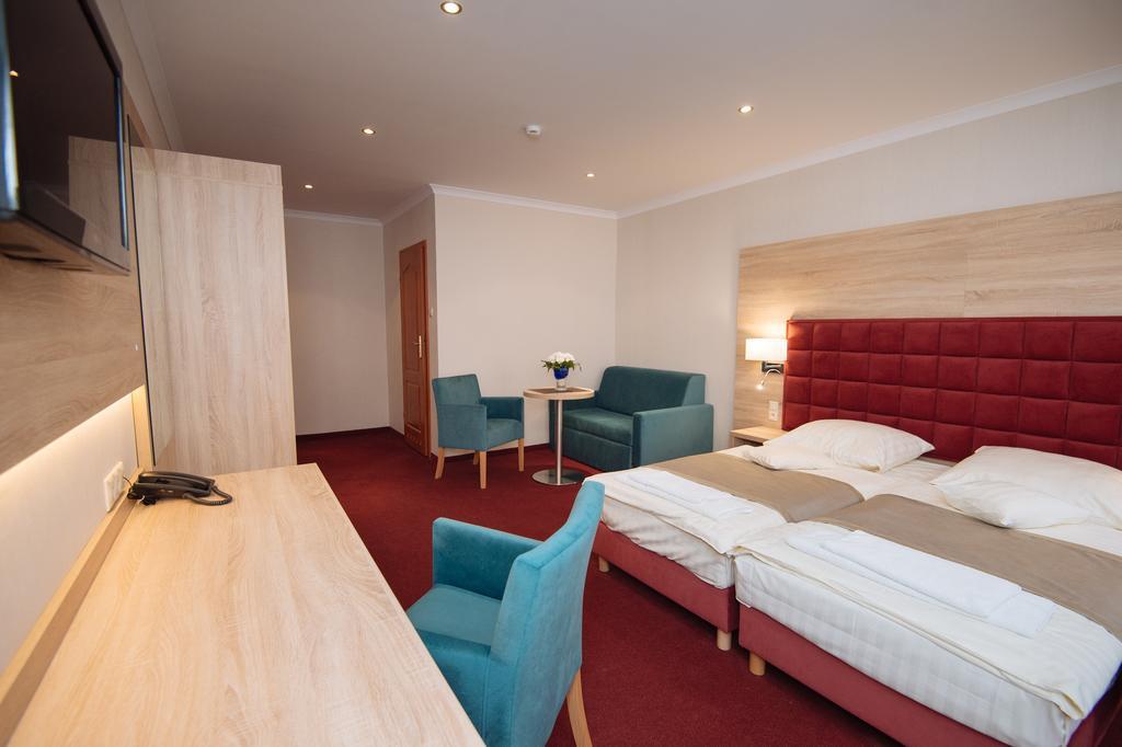 Hotel Texicana Sulechow Bagian luar foto