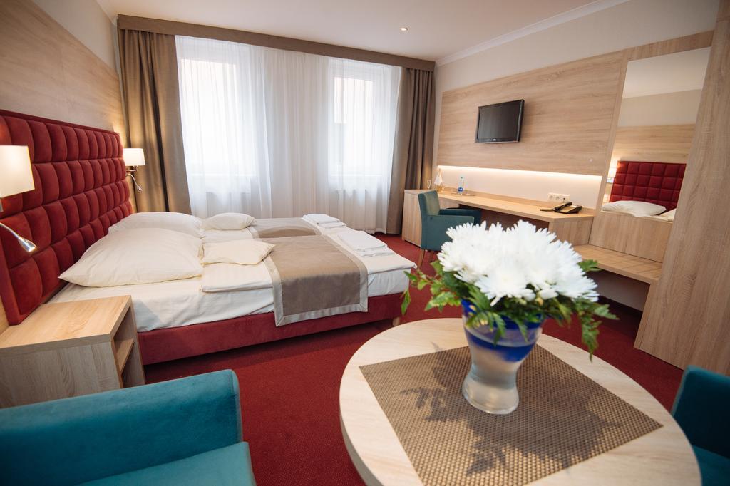 Hotel Texicana Sulechow Bagian luar foto