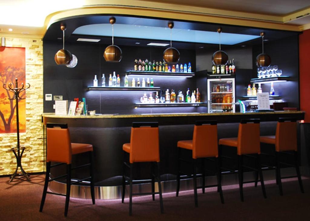 Hotel Texicana Sulechow Bagian luar foto