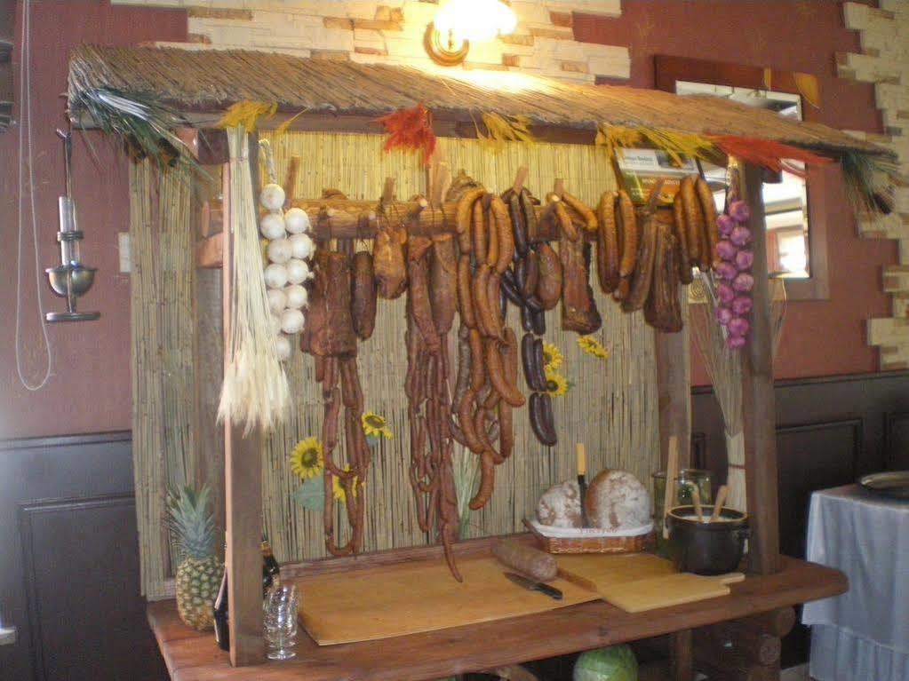 Hotel Texicana Sulechow Bagian luar foto