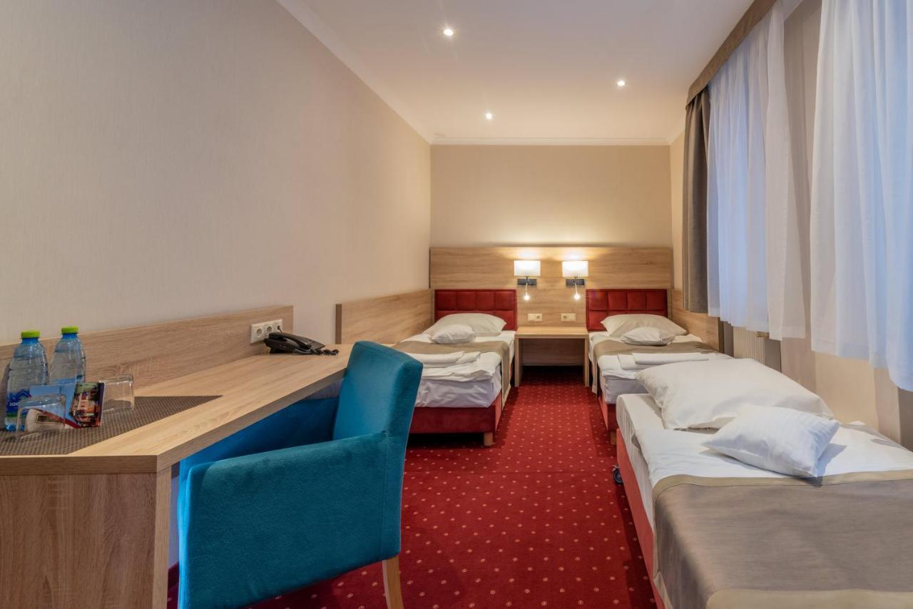 Hotel Texicana Sulechow Bagian luar foto