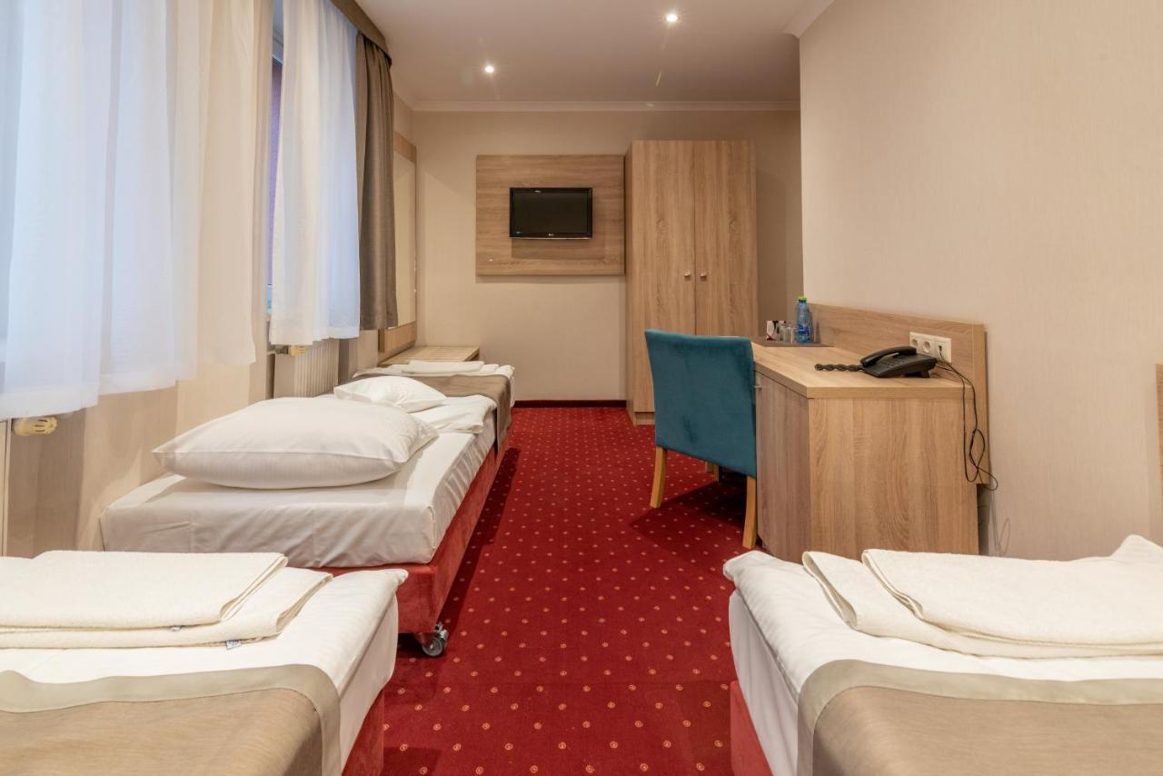 Hotel Texicana Sulechow Bagian luar foto