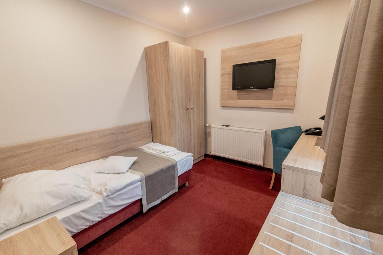 Hotel Texicana Sulechow Bagian luar foto