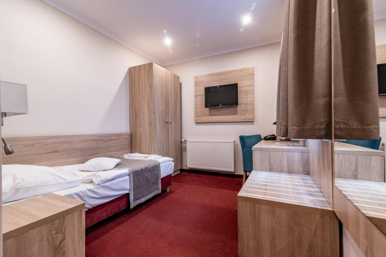 Hotel Texicana Sulechow Bagian luar foto