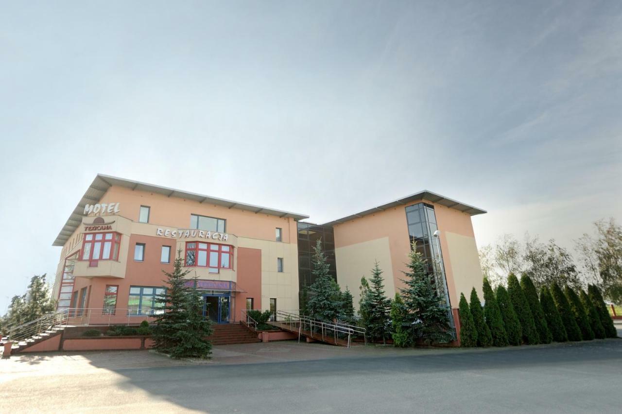 Hotel Texicana Sulechow Bagian luar foto