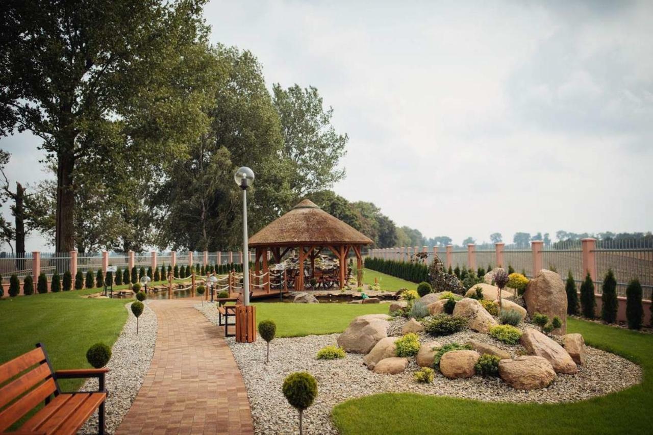 Hotel Texicana Sulechow Bagian luar foto