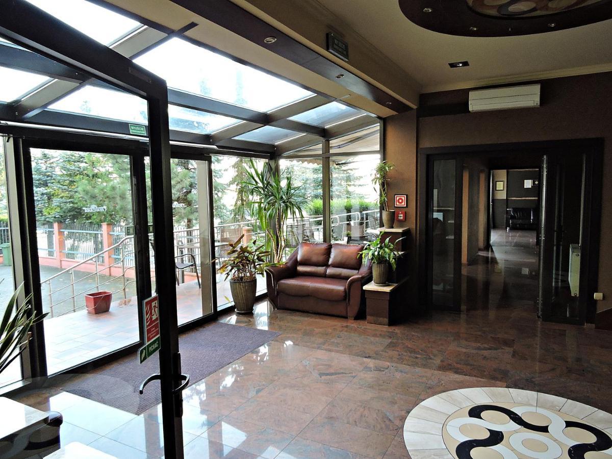 Hotel Texicana Sulechow Bagian luar foto